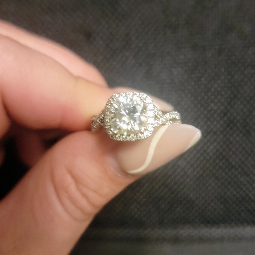 Moisenite ring